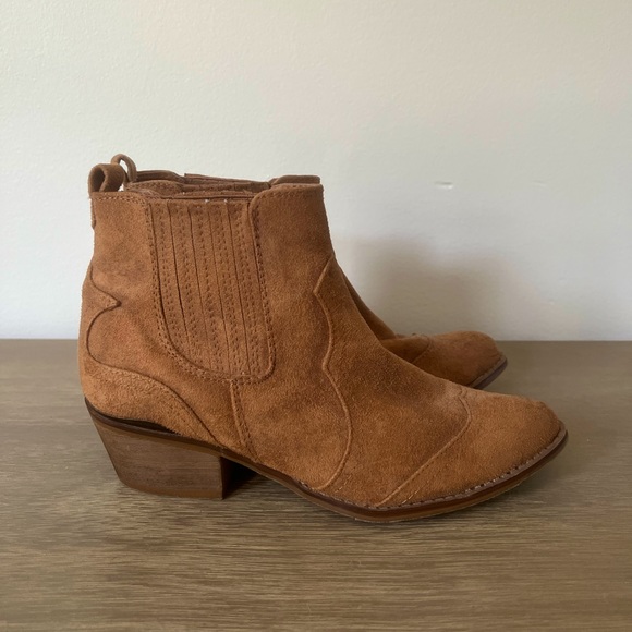 Boots - Picture 1 of 3